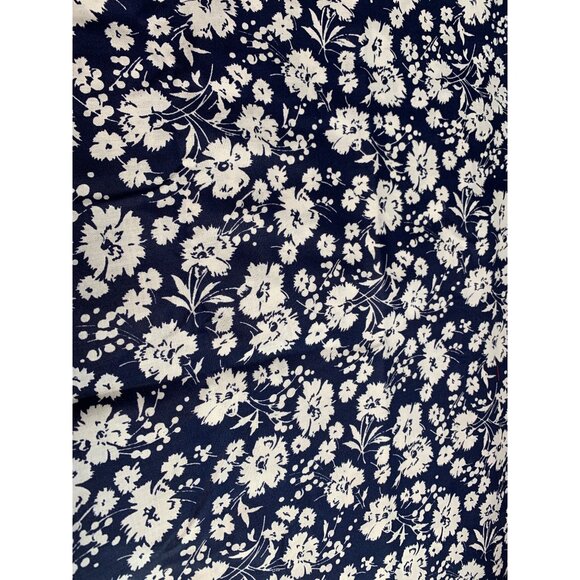 Cranston Floral Cotton Fabric 1/4 yard White on Blue 44" wide Sewing & Crafting - Picture 1 of 5